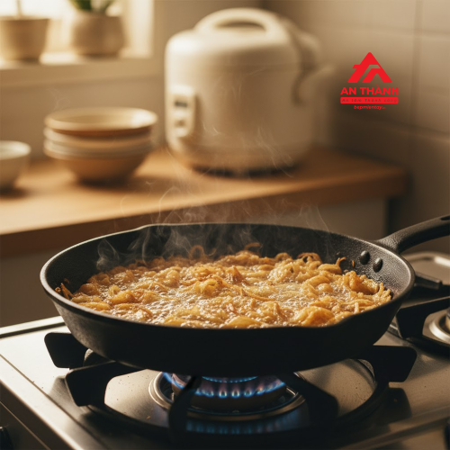 Mùi Hành Phi Và Bữa Cơm Ấm Áp Ngày Mưa